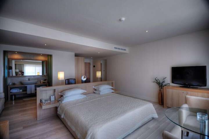 Room 7 of 32