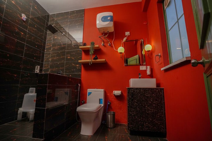 Room 16 of 28