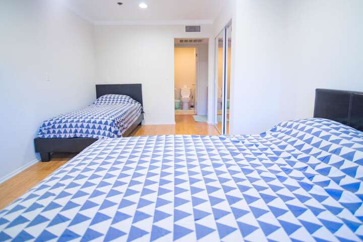 Room 6 of 93