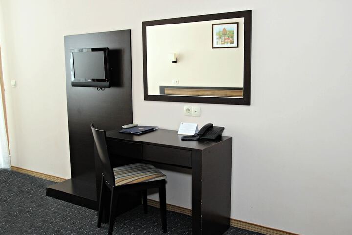Room 34 of 89
