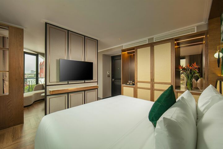 Room 15 of 74