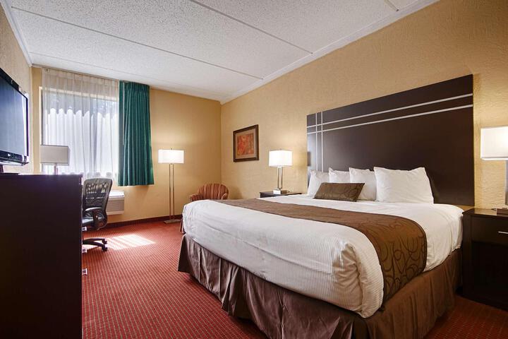 1 Queen Bed Mobility Accessible Communication Assistance Bathtub Full Breakfast (4 of 17)