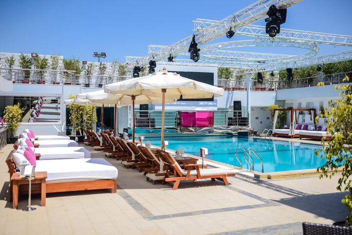 Pool Hotel