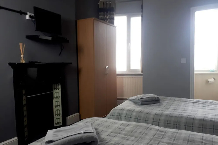 Room 4 of 23