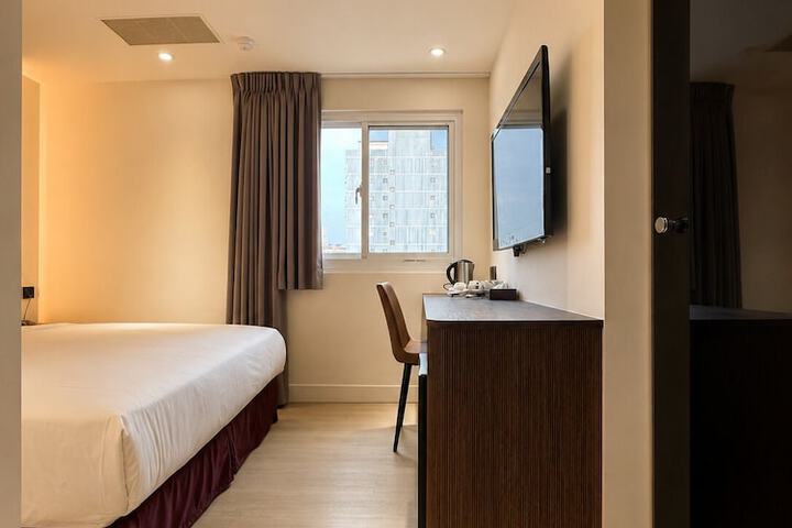 Room 83 of 160
