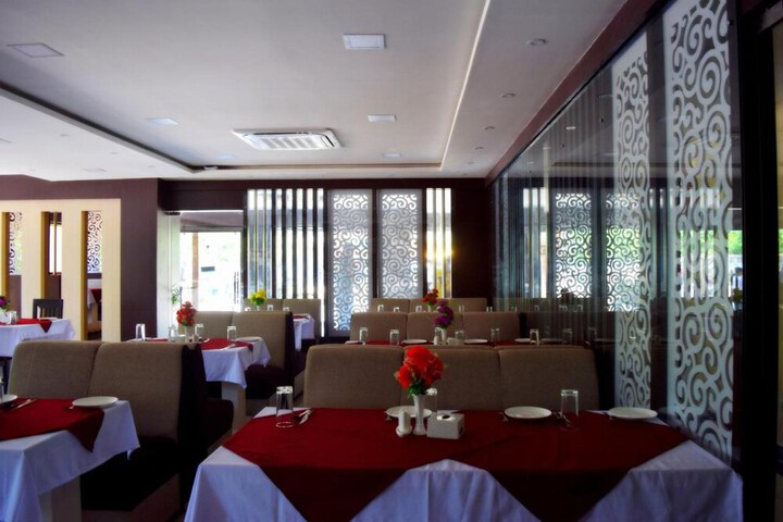 Dining 12 of 20