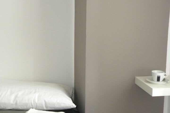Room 3 of 40