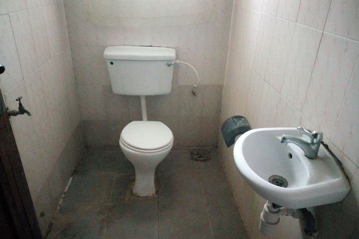 Room 10 of 14