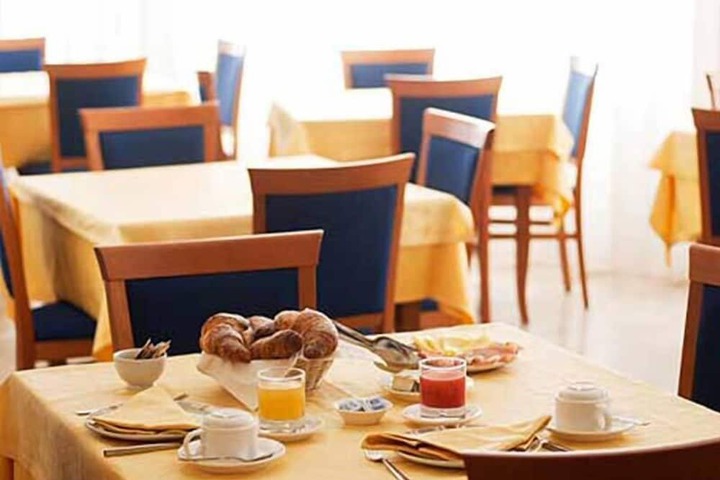 Breakfast/Coffee Service 22 of 39