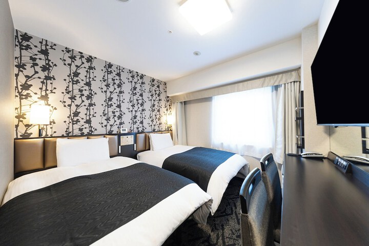 Room 10 of 50