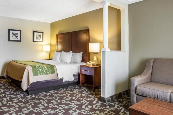 1 King Bed (5 of 14)