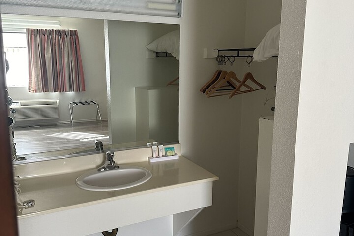 Room 20 of 37