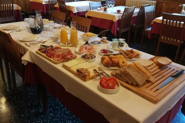 Breakfast/Coffee Service 17 of 31