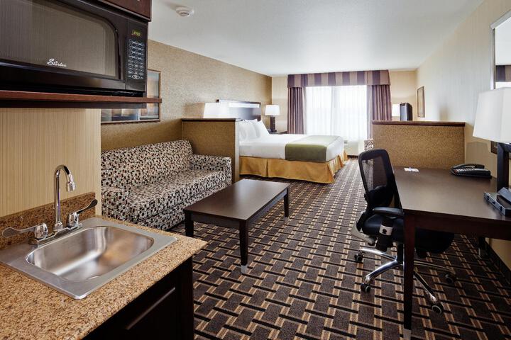 1 King Bed Suite (1 of 7)