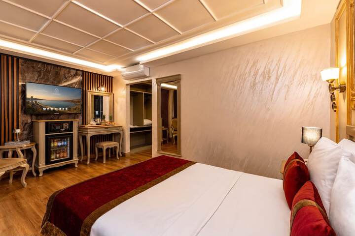 Room 33 of 84