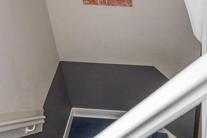 Room 7 of 33