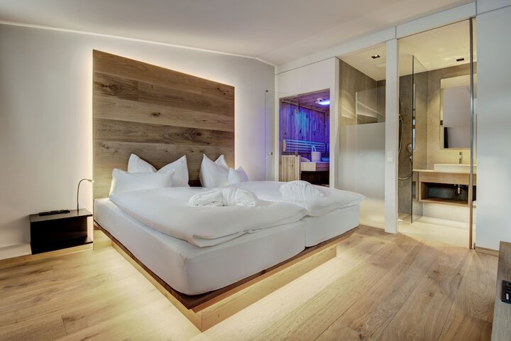 Room 10 of 26