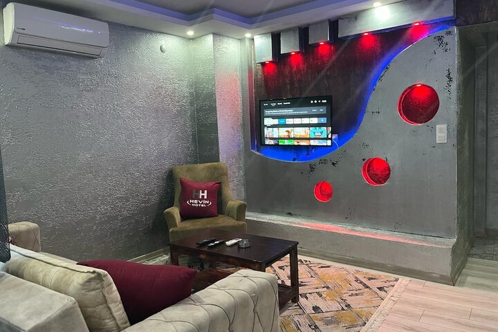 Room 14 of 18