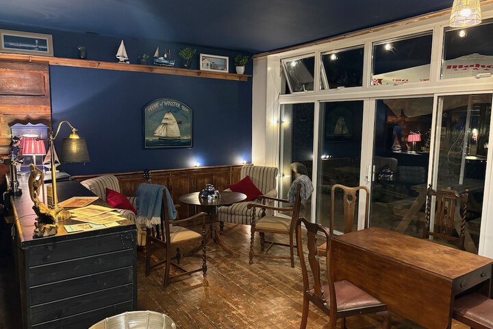 Lounge 87 of 108