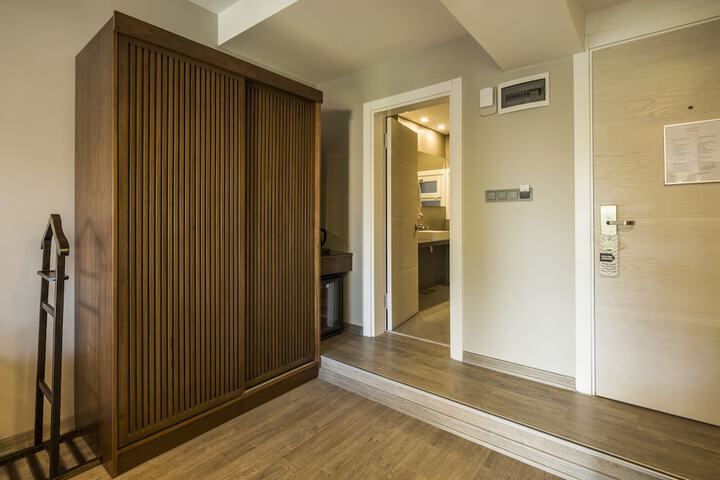 Room 5 of 67