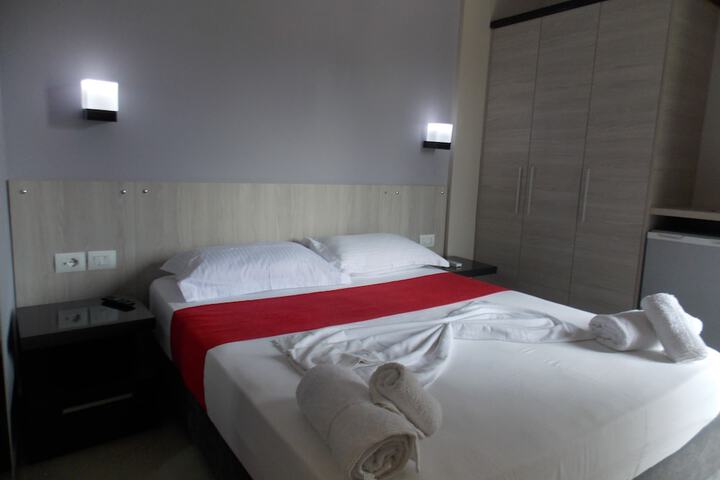 Room 6 of 14