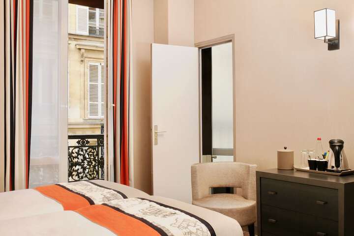 Room 10 of 101