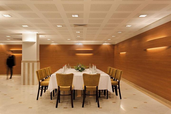 Ballroom/Hall 62 of 74