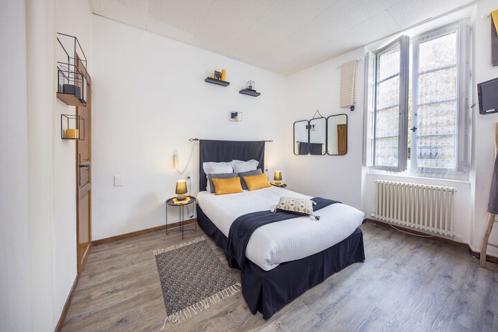 Room 8 of 27