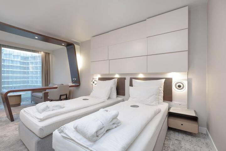Room 25 of 117
