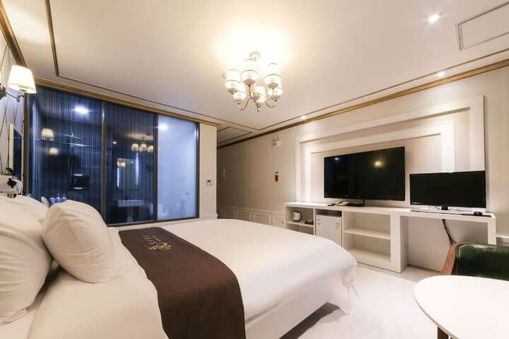 Room 26 of 60