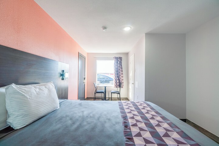 Room 11 of 79