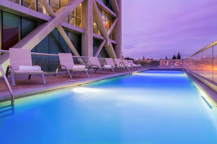 Hotel Pool