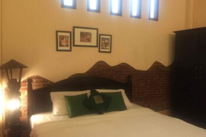 Room 10 of 31