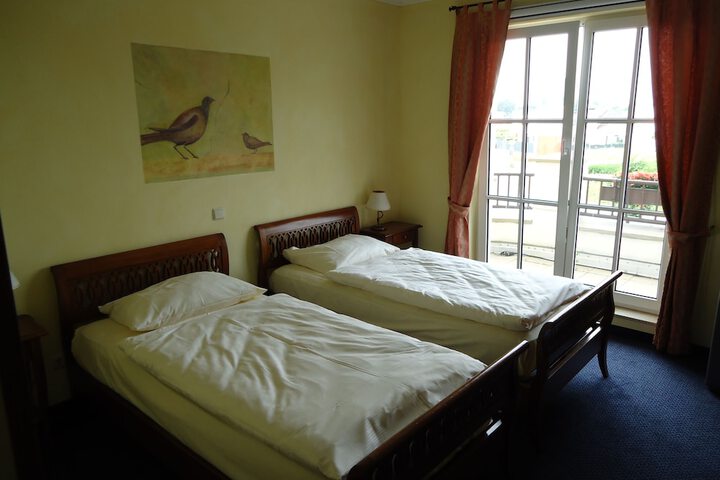 Room 5 of 40