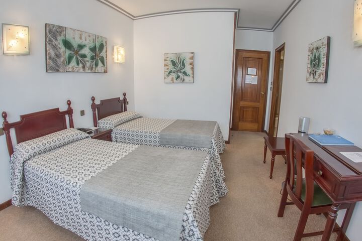 Room 4 of 43