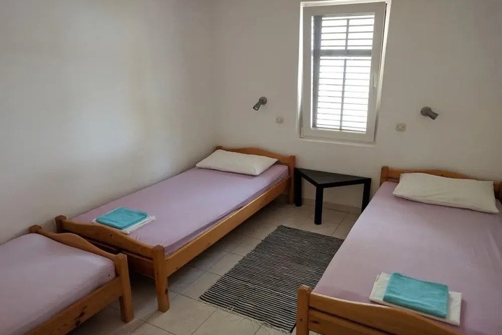 Room 2 of 6