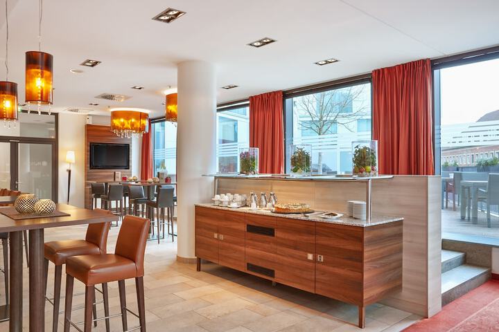Entrance & Lobby