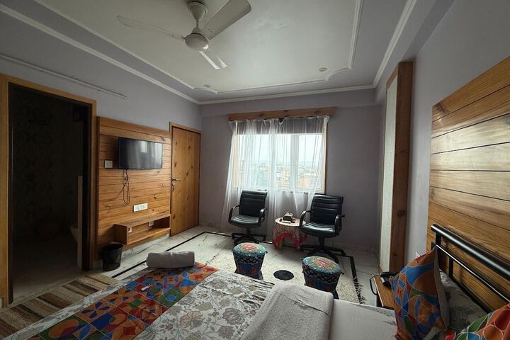 Room 9 of 17
