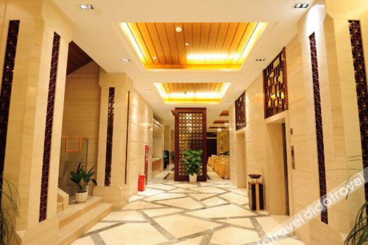 Hotel Interior 4 of 10