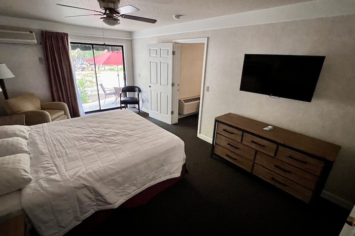 Room 27 of 81