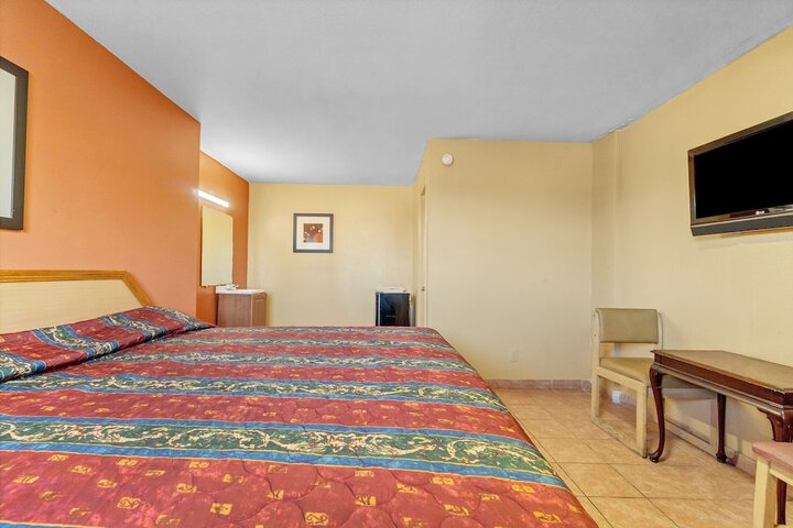 Room 16 of 40