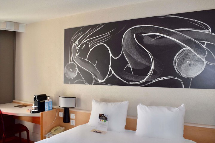 Room 7 of 49