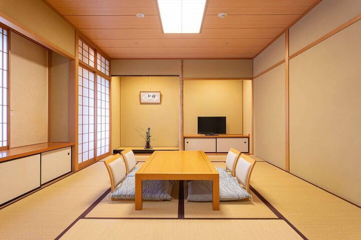 Room 10 of 31