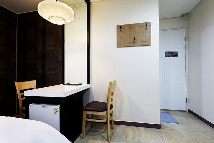Room 13 of 47