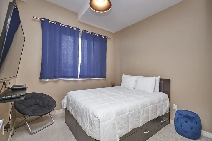 Room 3 of 10