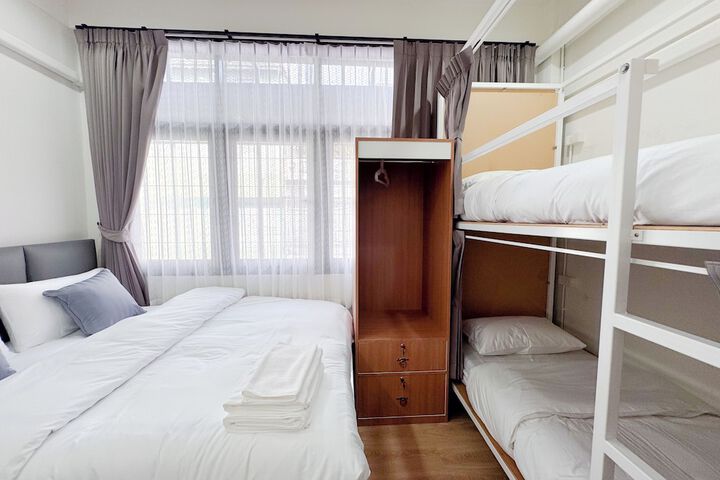 Room 16 of 76
