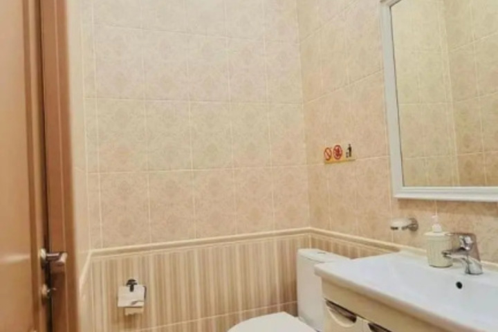 Room 10 of 13