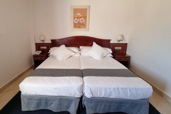 Room 12 of 30