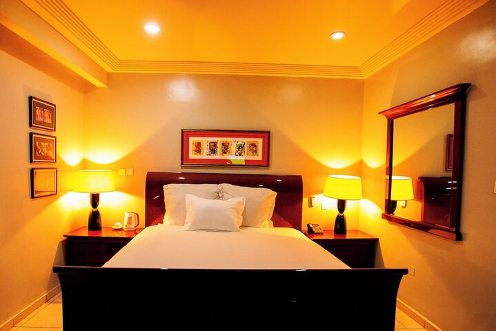 Room 6 of 15