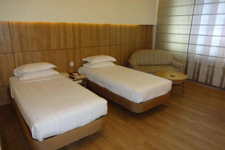 Room 9 of 34